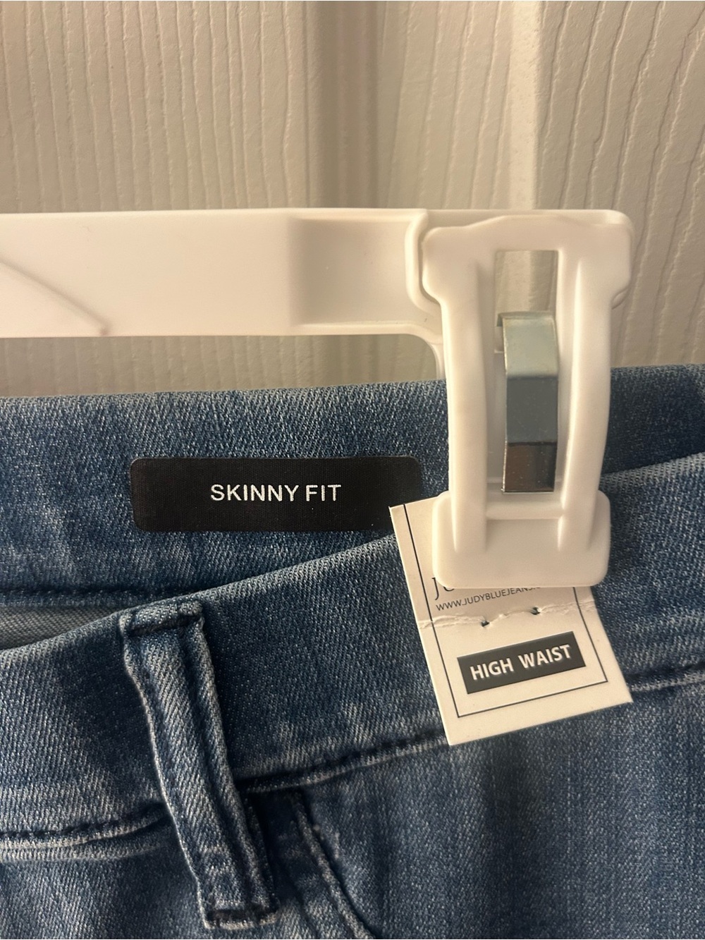 Judy Blue Women's Skinny Jeans in Medium Blue Wash - Picture 8 of 8